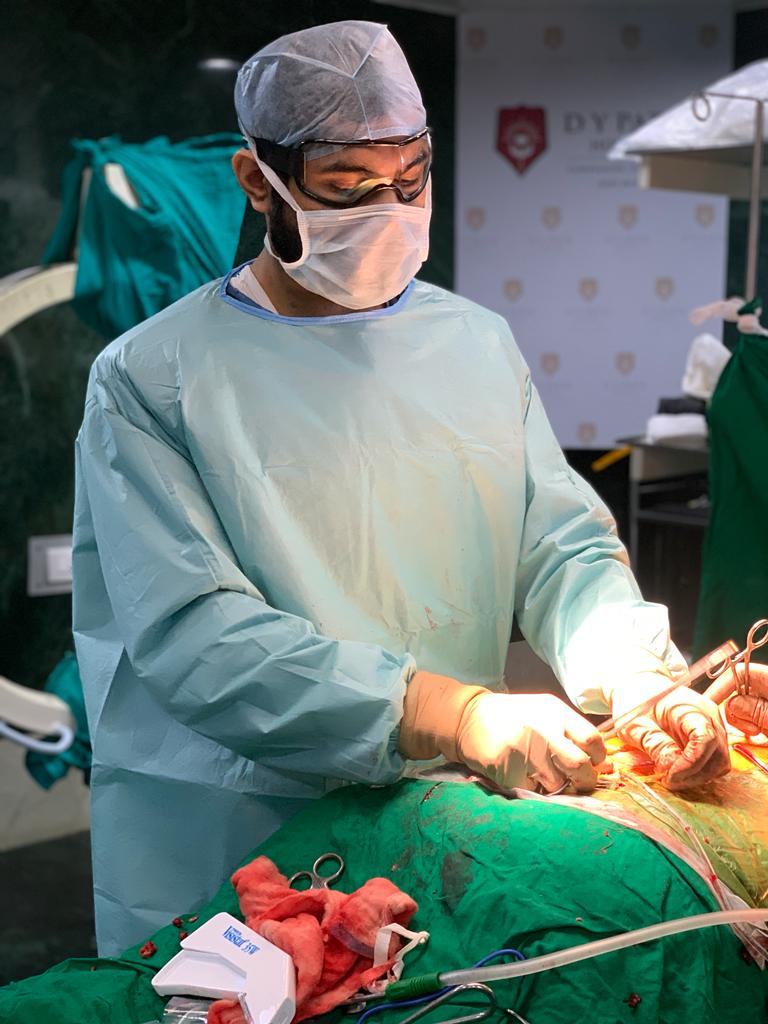 Dr. Pratik Dhabalia | Joint Replacement & Fracture Clinic