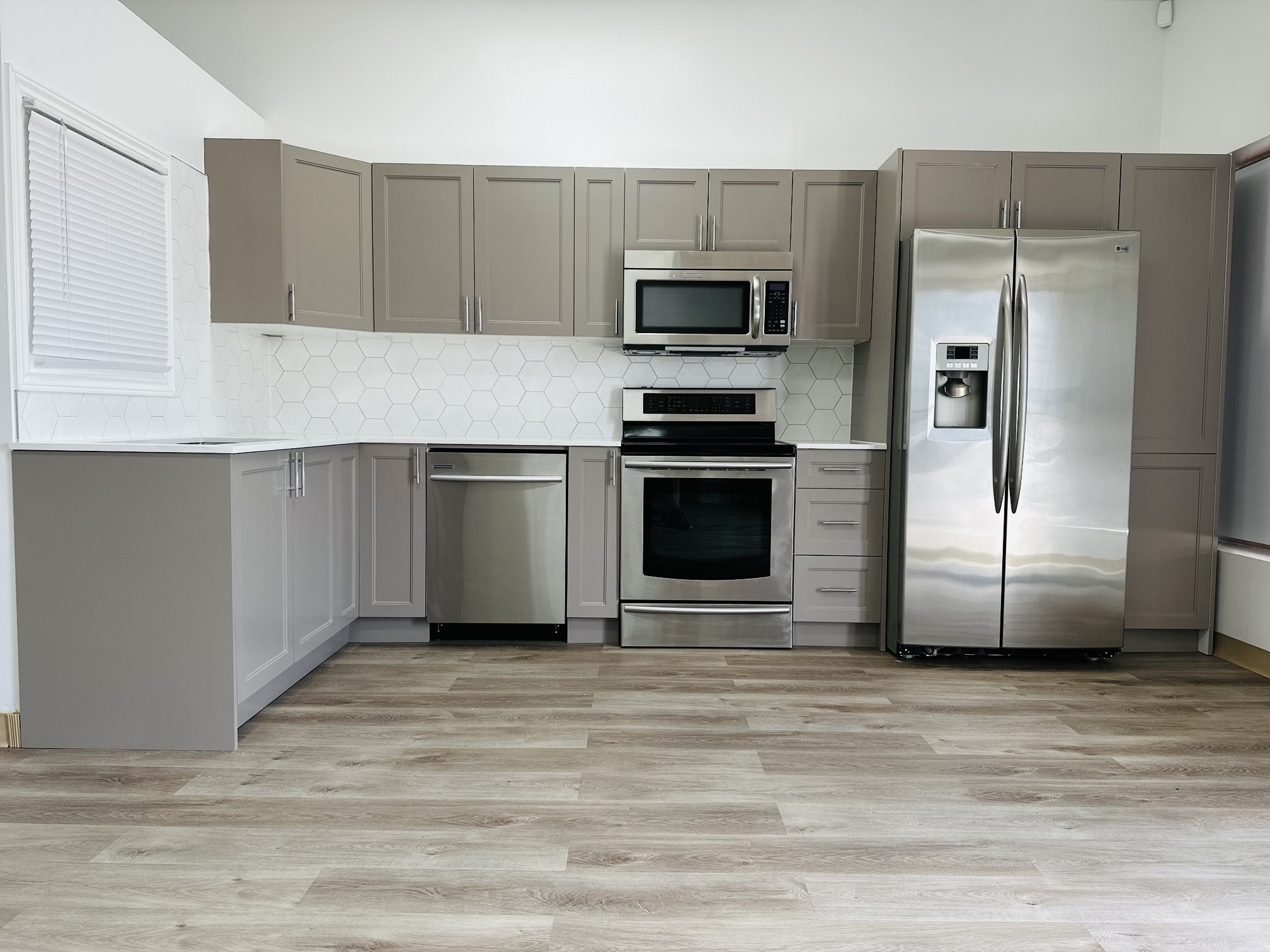 Kitchen & Bath Cabinets Wholesale