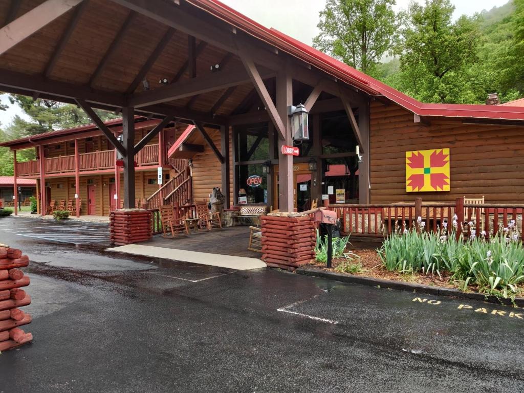 Smoky falls Lodge