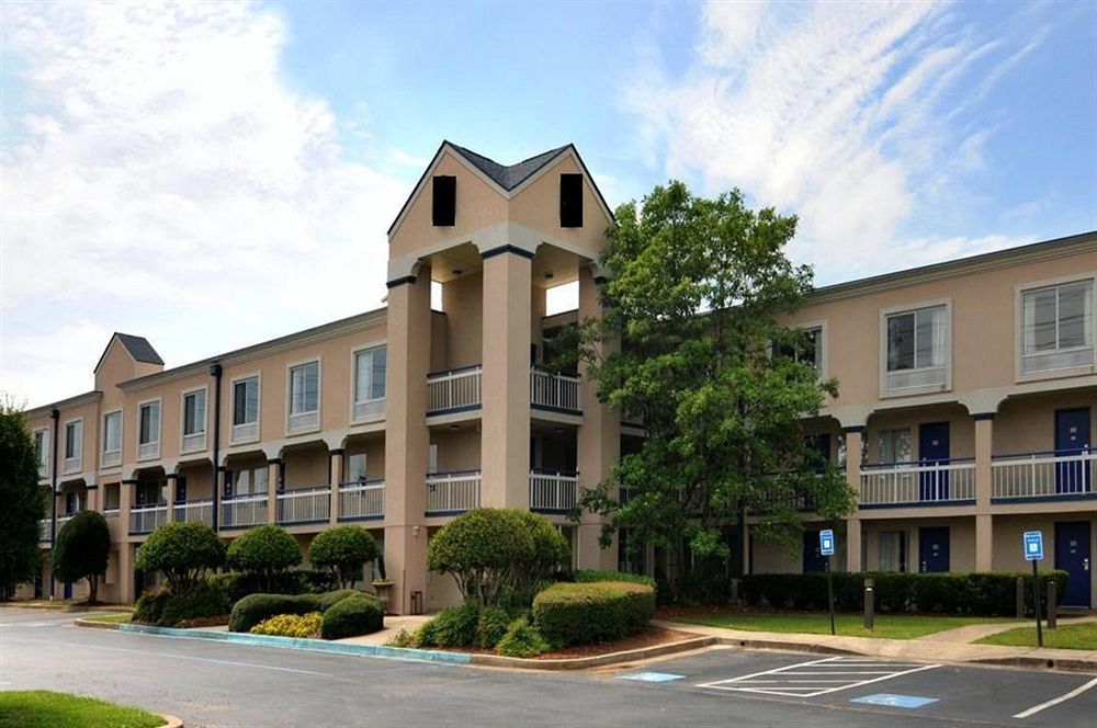 Norcross Inn & Suites